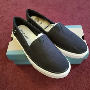 Women's NEW 9.5 TOMS